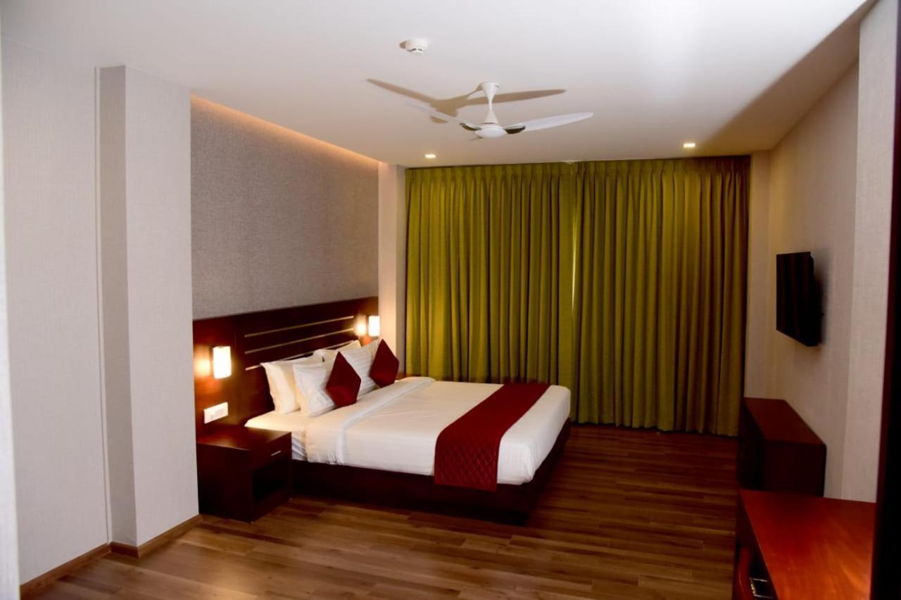 Hotel Emerald Palace Kottiyam Luaran gambar