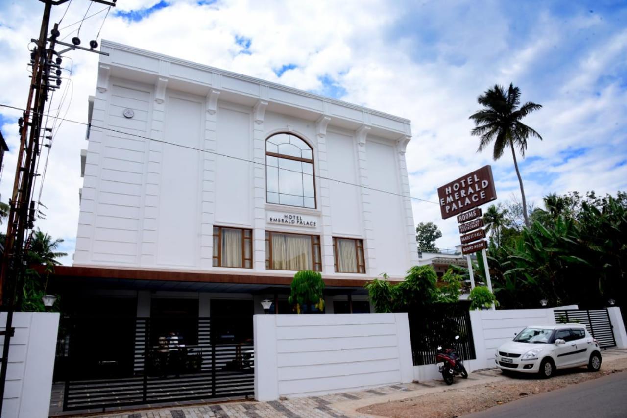 Hotel Emerald Palace Kottiyam Luaran gambar