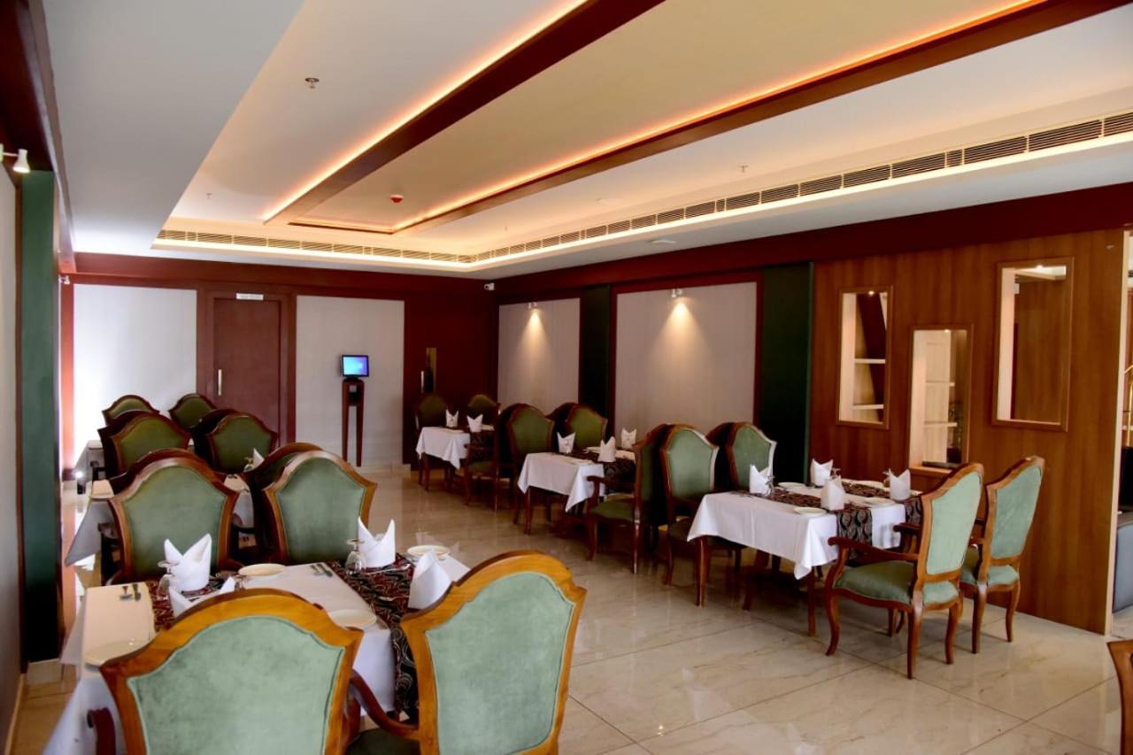 Hotel Emerald Palace Kottiyam Luaran gambar