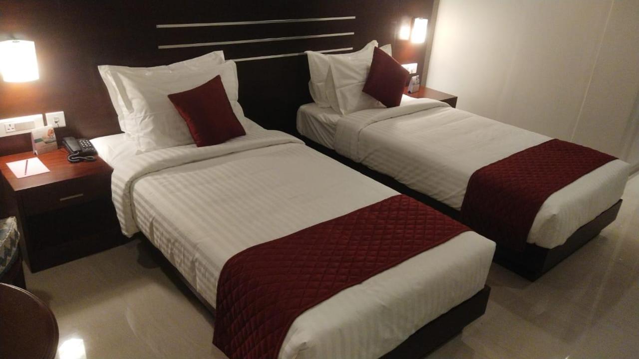 Hotel Emerald Palace Kottiyam Luaran gambar